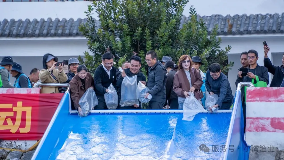 2025年鱼类增殖放流暨水生野生动物保护科普宣传月活动在云南凤庆县启动